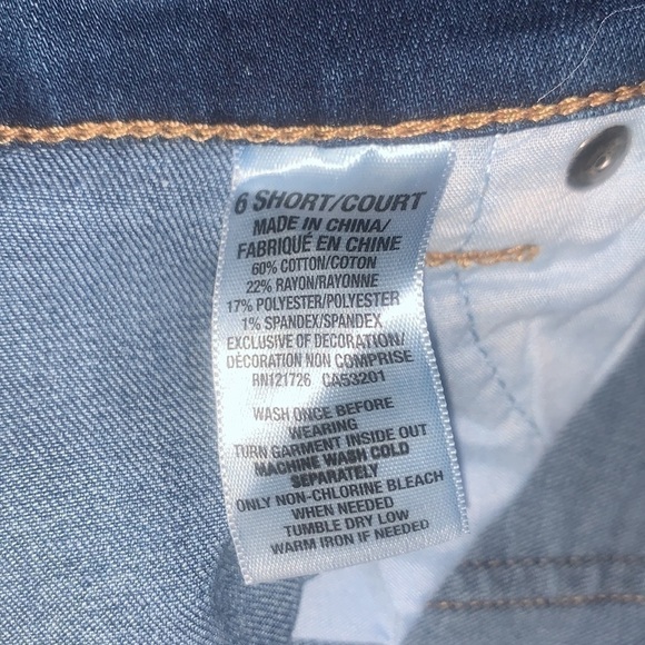 Aeropostale Distressed Light Washed Low Rise Skinny Jeans - Picture 7 of 13